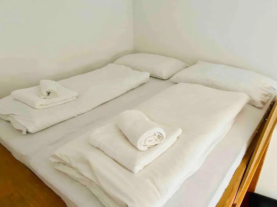 Retro Chic - Charming Apartment Near Augarten Vienna Austria